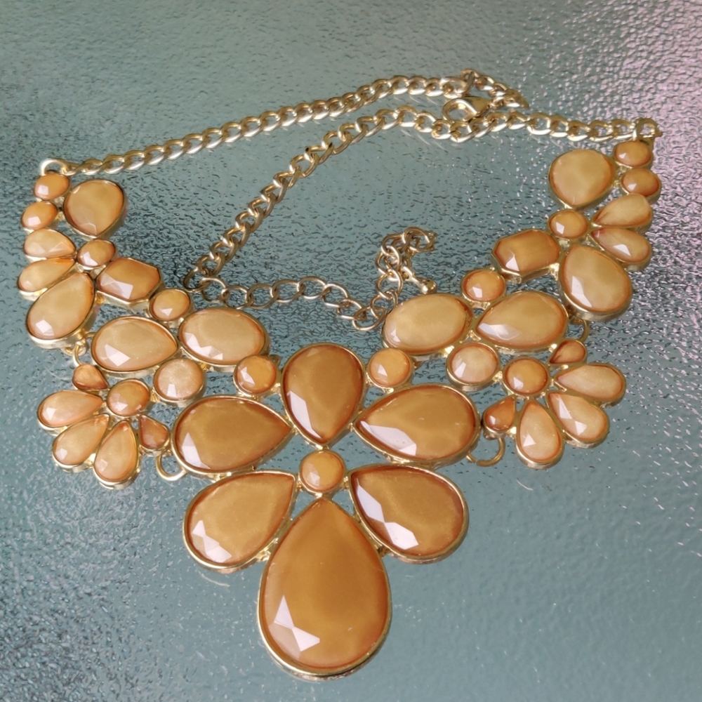 NWOT gold dust statement necklace (#168)